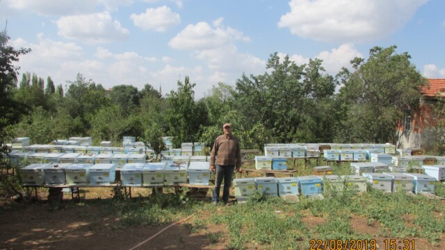 Tarım ve Kırsal Kalkınmayı Destekleme Kurumu tarafından desteklenen arıcılık işletmemiz hibe kapsamında kovan, karavan ve diğer arıcılık malzemelerini aldı.
